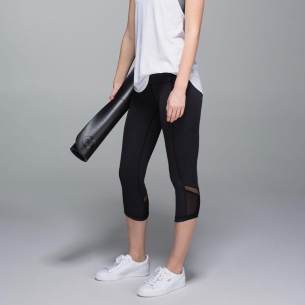 Lululemon black cropped leggings